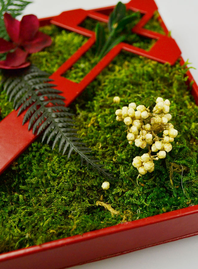 Décoration Florale Stabilisée - Croix Bronze Rouge (pic 3)