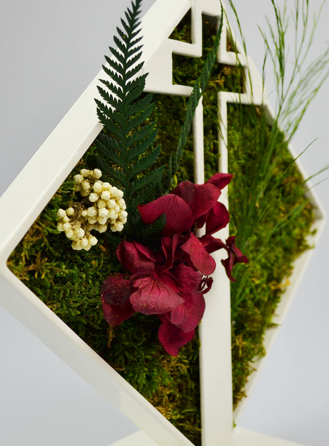 Décoration Florale Stabilisée - Croix Bronze Blanc sur Socle (pic 3)