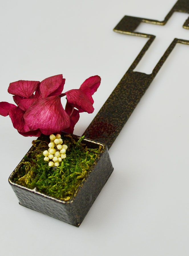Crucifix en Bronze - Décoration Florale Stabilisée 20cm (pic 4)