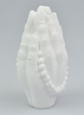 Statue Main en Prière avec Chapelet en Plâtre (pic 1)