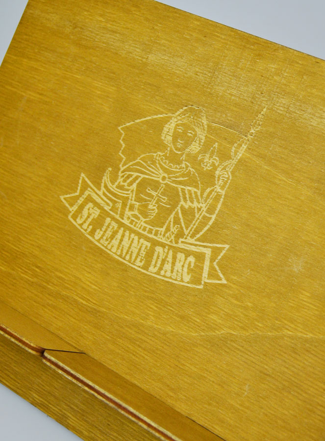 Pupitre Lutrin pour Bible - Gravé Sainte Jeanne d'Arc (pic 3)