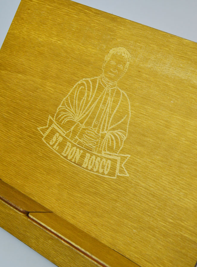 Pupitre Lutrin pour Bible - Gravé Saint Don Bosco (pic 3)