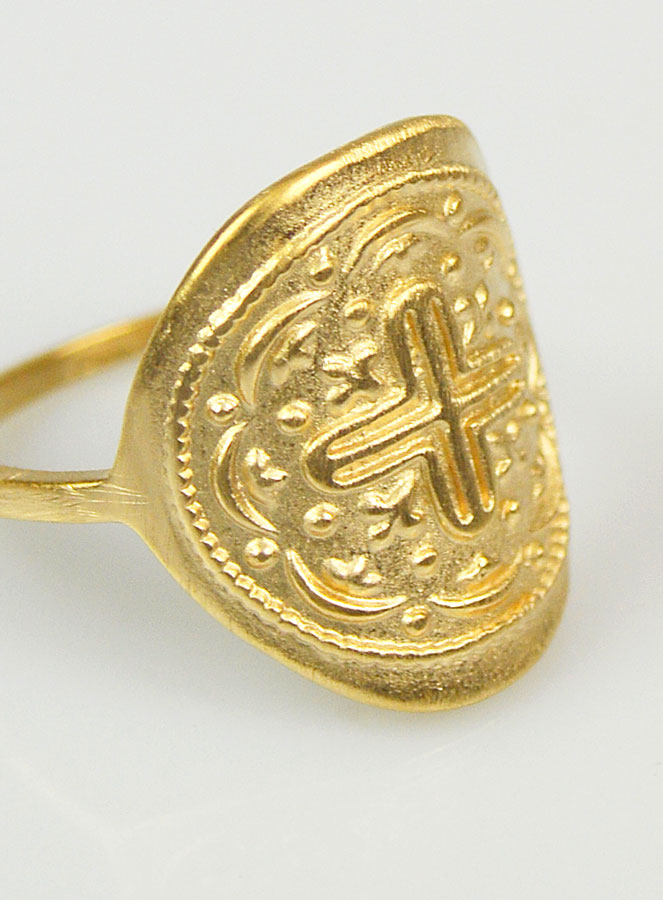 Bague Croix du Christ Sculptée - Plaqué Or - Taille 52 (pic 4)