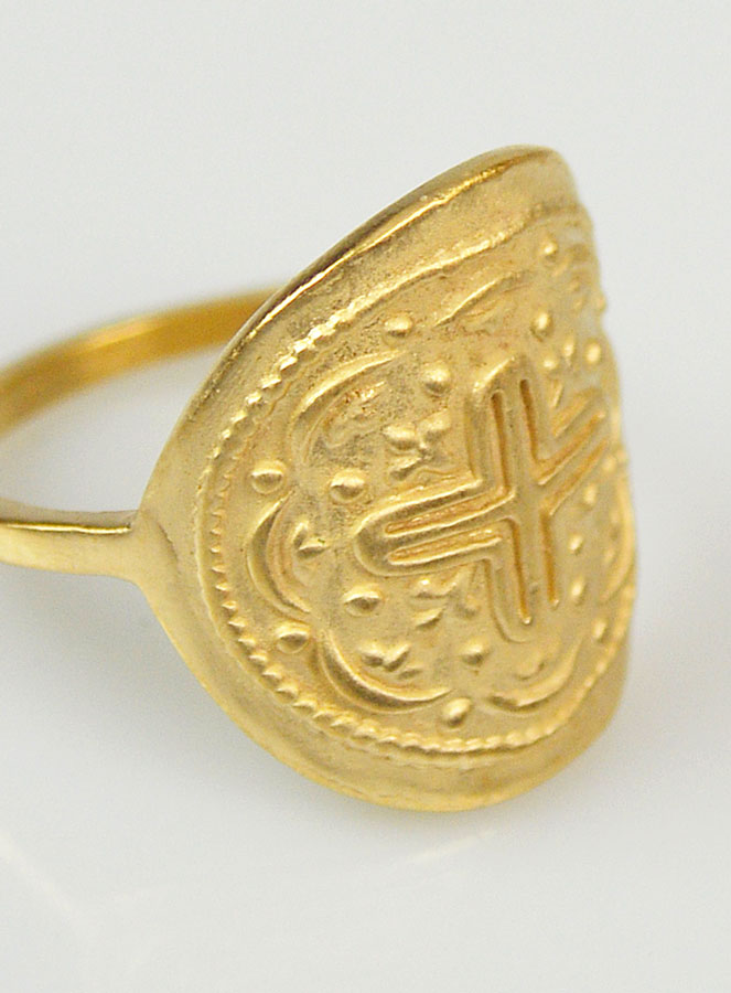 Bague Croix du Christ Sculptée - Plaqué Or - Taille 50 (pic 4)