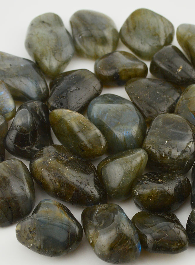 Pierre Naturelle roulée de Labradorite - 2cm (pic 4)