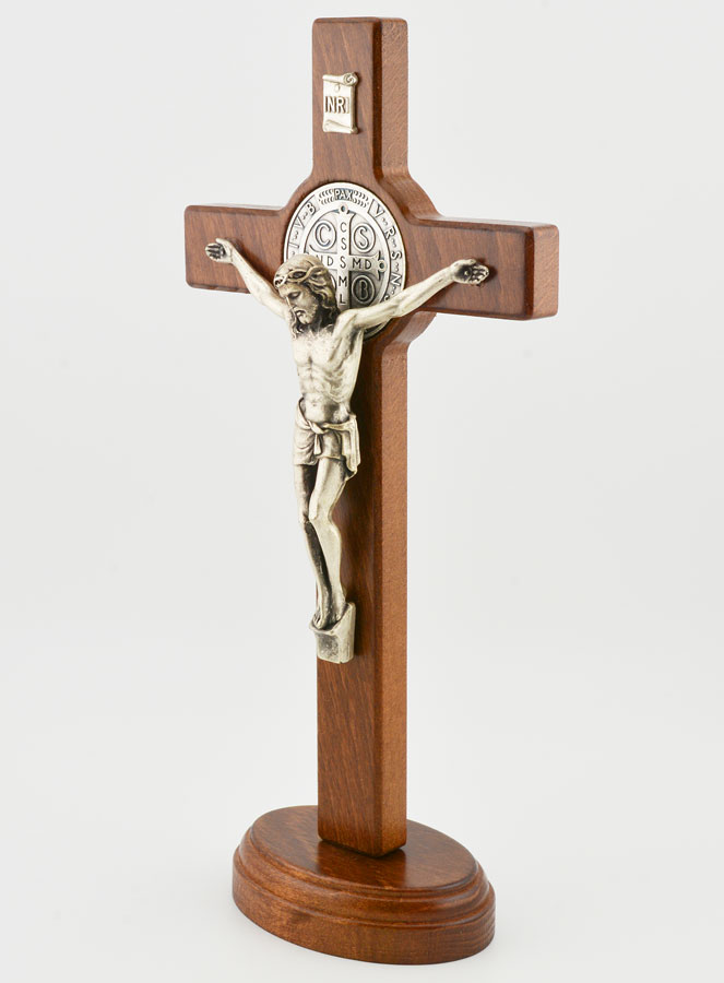 Crucifix Croix de Saint Benoit en Bois Foncé sur Socle - 21cm (pic 2)