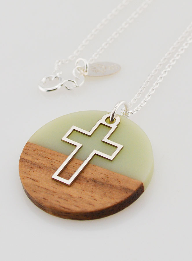 Collier Religieux en Argent - Cercle Bois Résine & Croix Ajourée (pic 2)