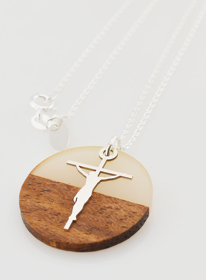 Pendentif Croix du Christ & Cercle Bois Résine - Blanc (pic 2)