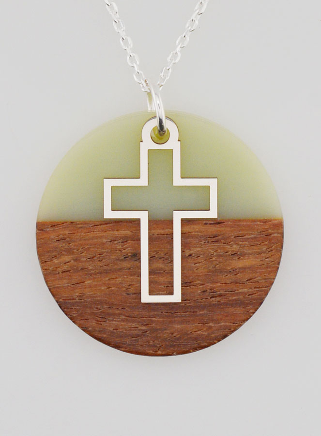 Pendentif Croix Ajourée & Cercle Bois Résine - Vert (pic 1)