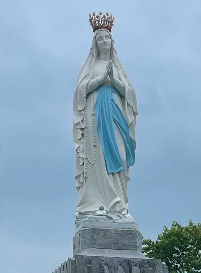 Bouquet de Fleurs à Notre Dame de Lourdes (pic 3)