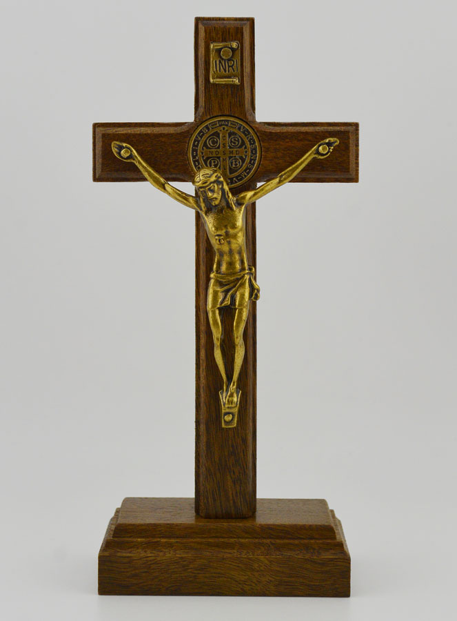 Crucifix de Saint Benoît en Bois Avec Socle Amovible - 12cm (pic 1)