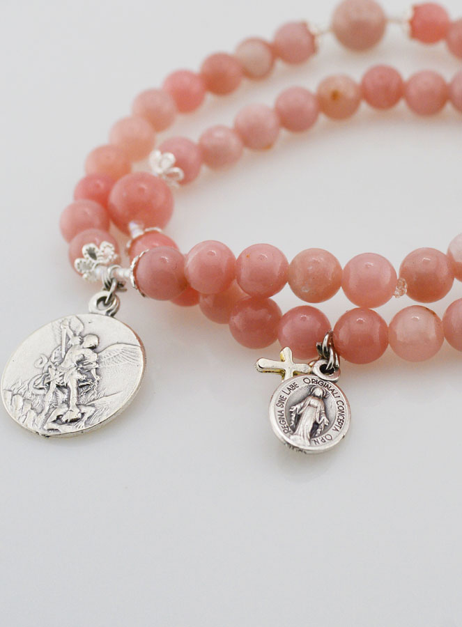 Bracelet Chapelet en Pierres d'Opale Rose - Saint Michel & Miraculeuse (pic 3)