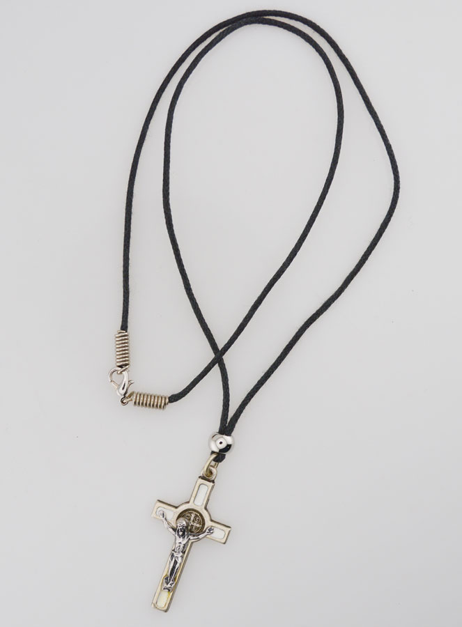 Collier Religieux Croix de Saint Benoit - Blanc (pic 3)