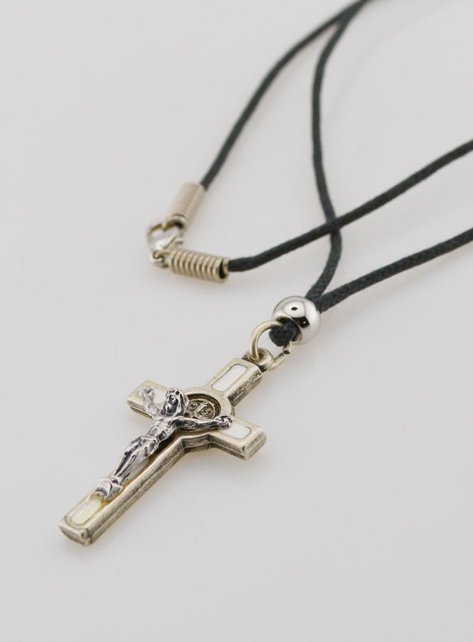 Collier Religieux Croix de Saint Benoit - Blanc (pic 4)