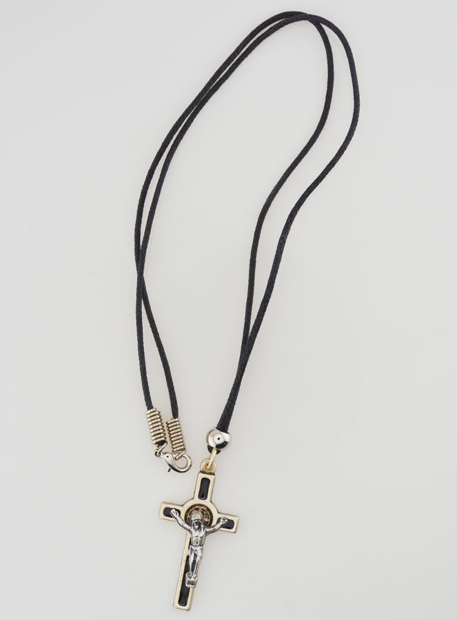 Collier Religieux Croix de Saint Benoit - Noir (pic 2)