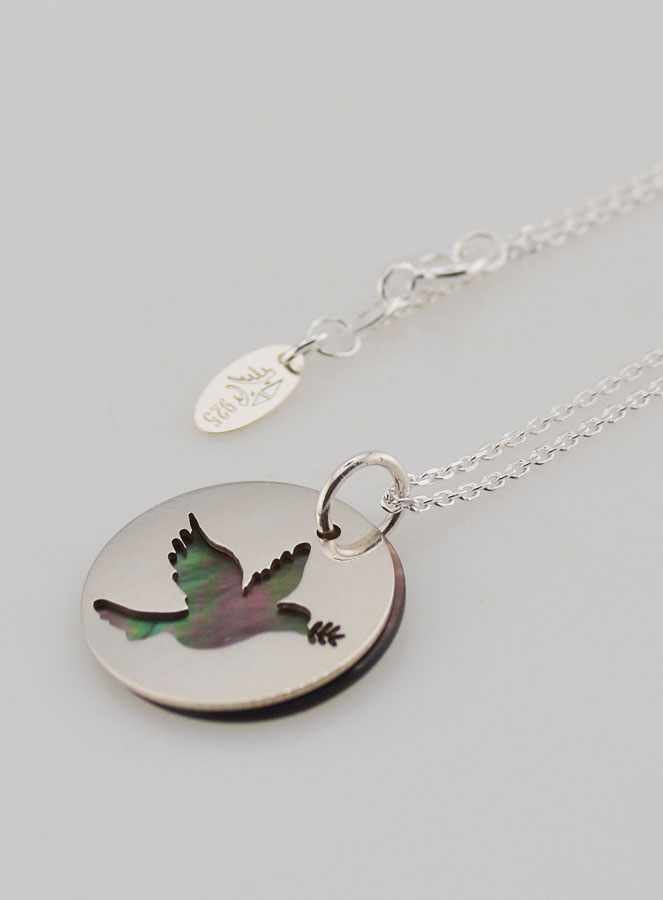 Collier Religieux Colombe Ajourée - Argent & Nacre (pic 1)