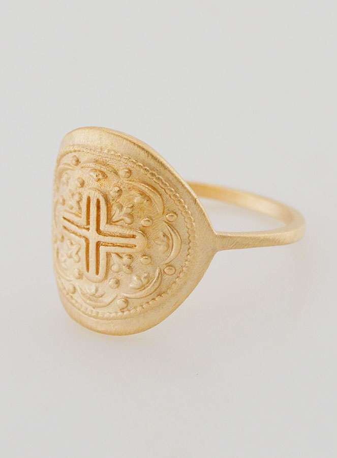 Bague Croix du Christ Sculptée - Plaqué Or - Taille 60 (pic 2)
