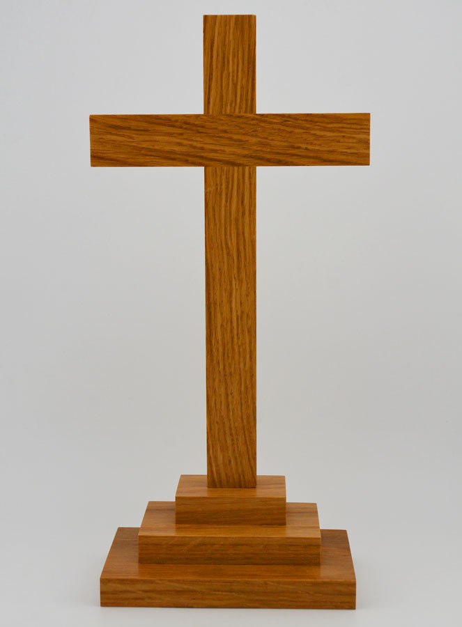 Crucifix sur Socle en Chêne Clair - 25cm (pic 1)