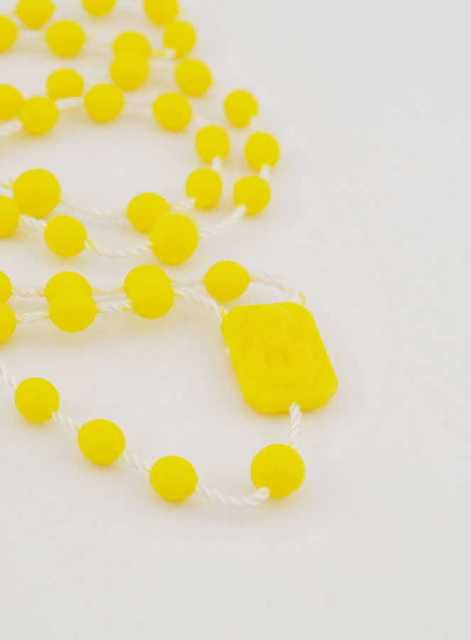 Chapelet Plastique Jaune (pic 4)