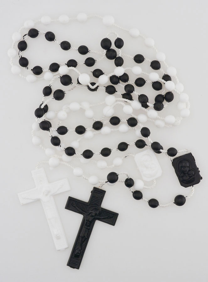 1 Chapelet Blanc + 1 Chapelet Noir - Plastique (pic 1)