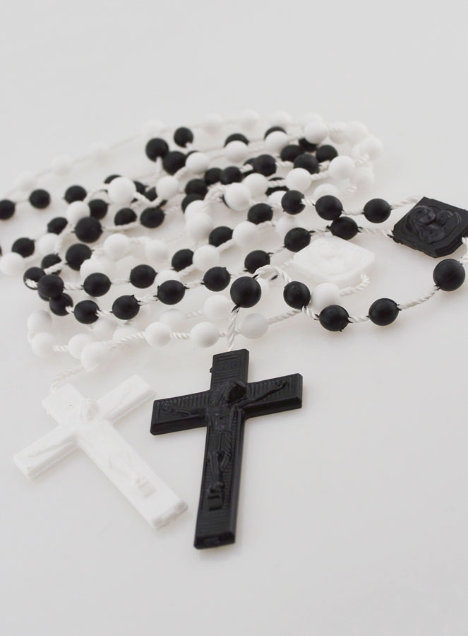 1 Chapelet Blanc + 1 Chapelet Noir - Plastique (pic 2)