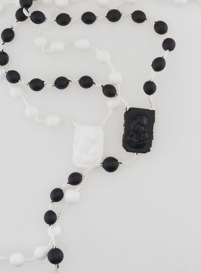1 Chapelet Blanc + 1 Chapelet Noir - Plastique (pic 4)
