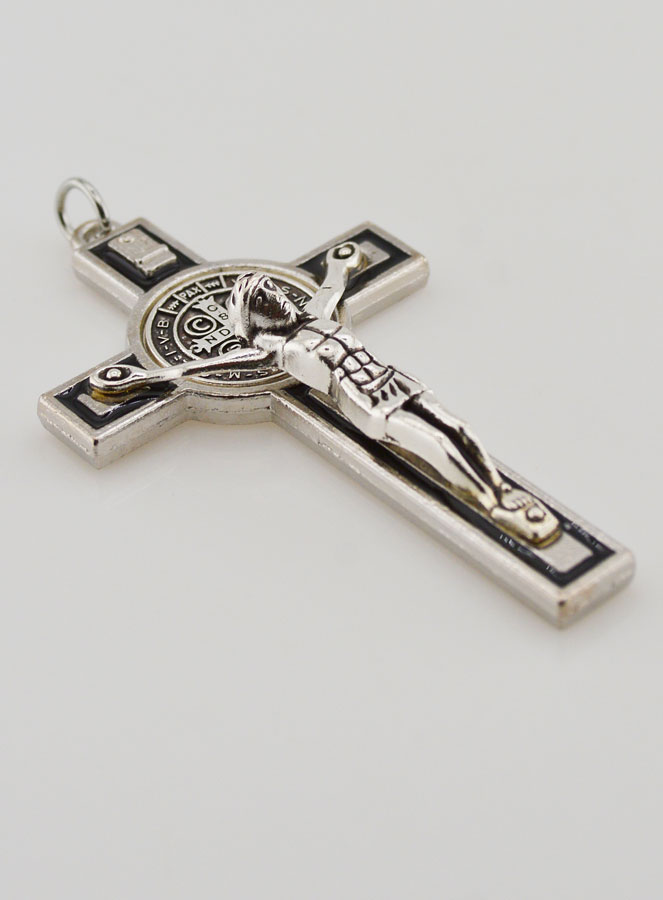 Croix Saint Benoit Noire en Métal (pic 3)