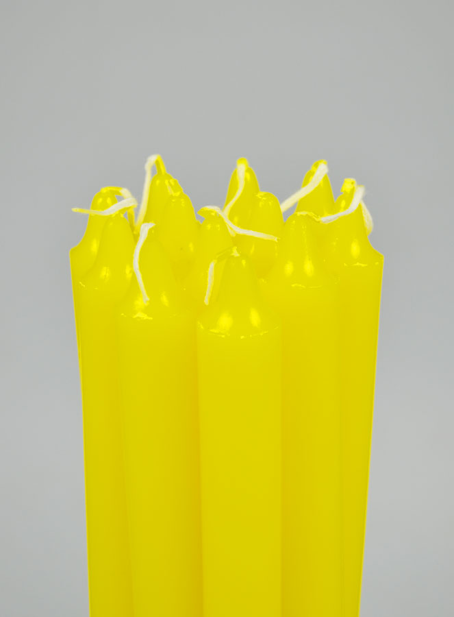 12 Bougies Teintées Masse de Prières Jaune (pic 2)