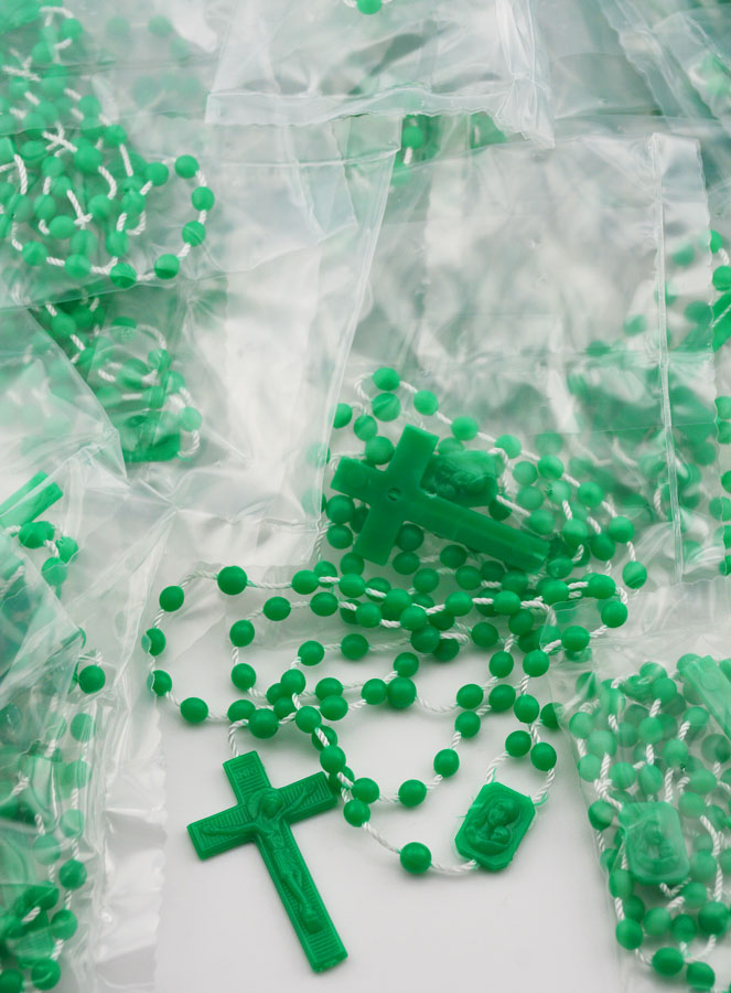 Chapelet en Gros Plastique Vert X 100 (pic 1)