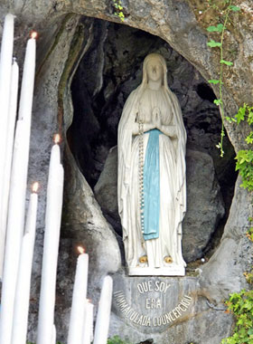 Un cierge et votre intention de prière déposées à Lourdes (pic 1)