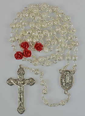 Chapelet en Perle Ajourées et Rose Rouge (pic 1)