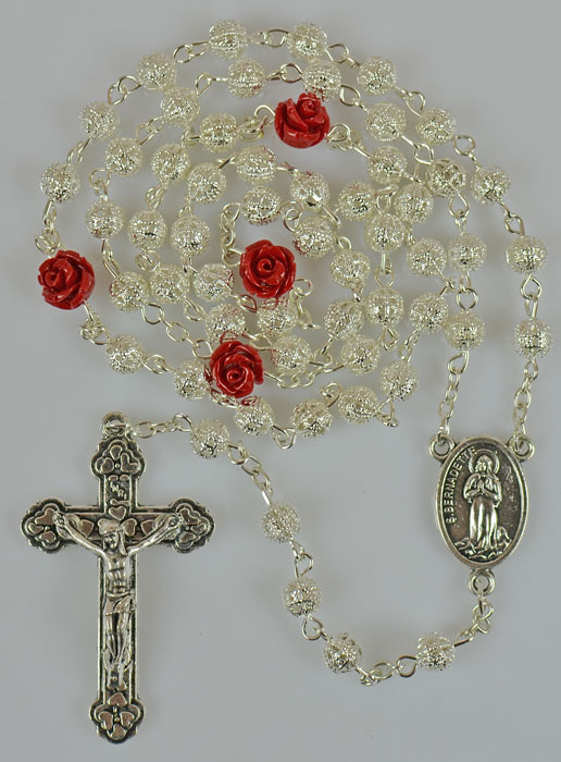 Chapelet en Perle Ajourées et Rose Rouge (pic 2)