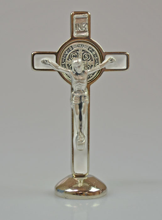Croix de Saint Benoît Argenté sur Socle - Blanc (pic 2)