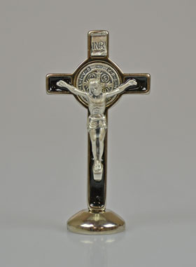 Croix de Saint Benoît Argenté sur Socle - Noir (pic 1)