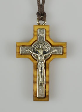 Croix de Saint Benoît en Bois d'Olivier - 3.5 cm (pic 1)