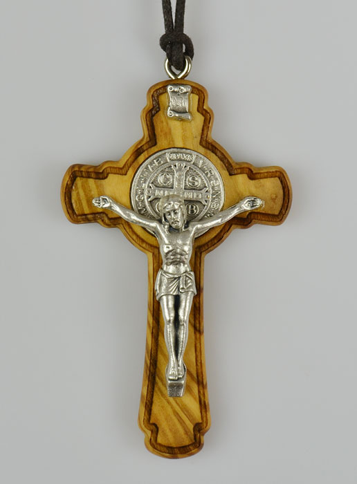 Croix de Saint Benoît en Bois d'Olivier Sculpté (pic 2)