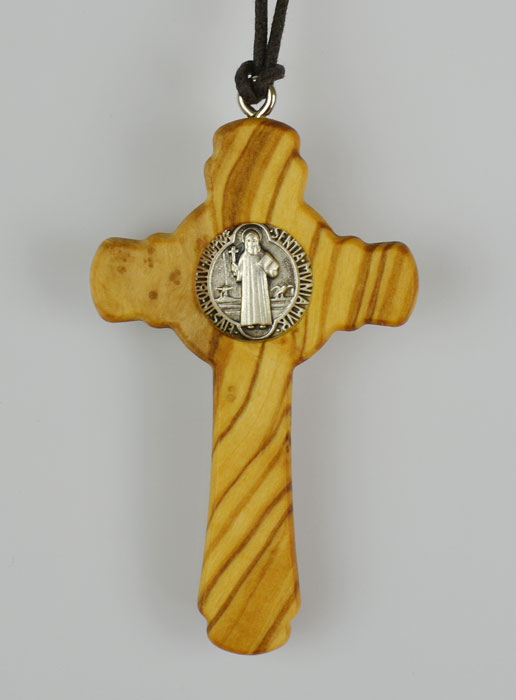 Croix de Saint Benoît en Bois d'Olivier Sculpté (pic 3)