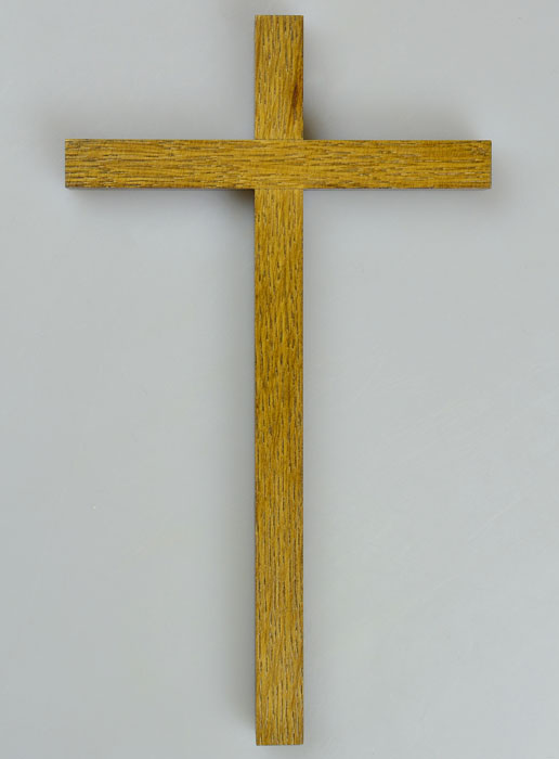 Croix en Bois Brun Foncé Artisanale - 18 cm (pic 2)