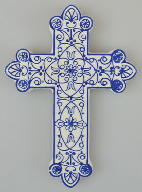Croix Enfant Fleurs Bleues en Plâtre - 9cm (pic 1)