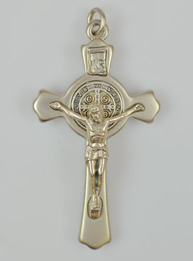 Pendentif Croix Saint Benoit Argentée (pic 1)