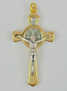 Croix Saint Benoit Dorée (pic 1)