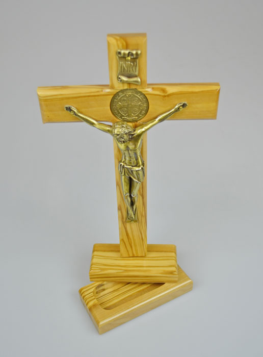 Croix de Saint Benoit en Bois d'Olivier - Socle Coffret (pic 3)