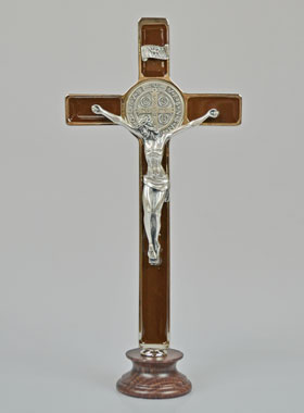 Croix de Saint Benoit sur Socle - 20cm - Métal Marron (pic 1)