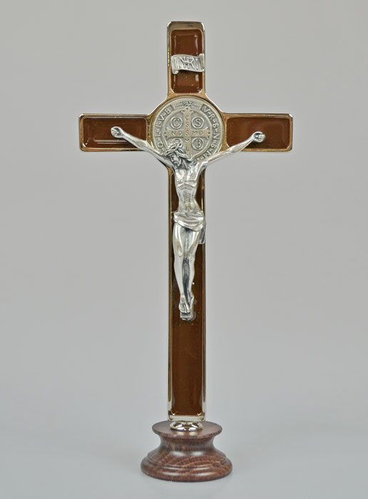 Croix de Saint Benoit sur Socle - 20cm - Métal Marron (pic 2)