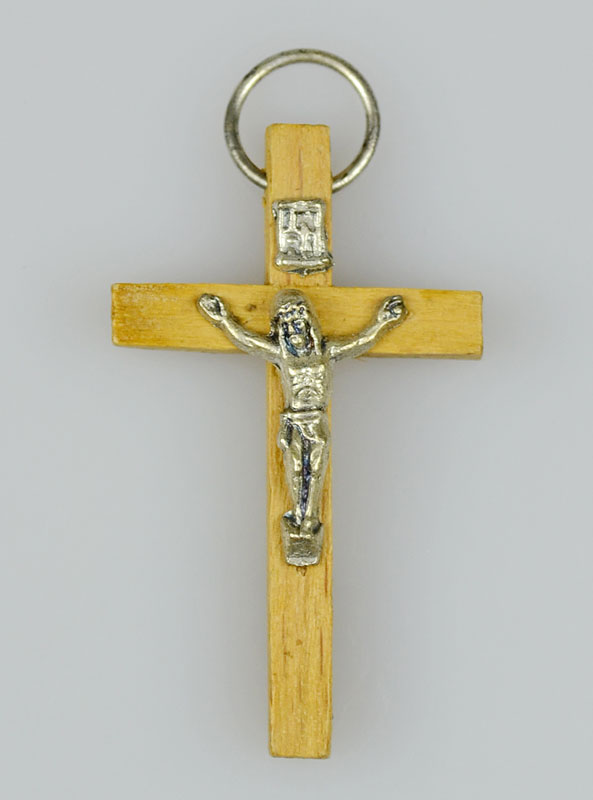 Pendentif Croix d'Aube Christ en Bois (pic 2)