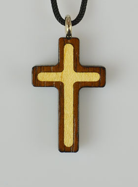 Pendentif Croix Classique en Bois Vernis 2 Tons - 3 cm (pic 1)