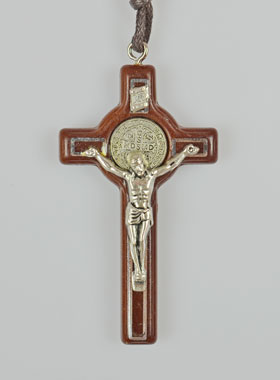 Pendentif Croix de Saint Benoit en Bois - 6cm (pic 1)