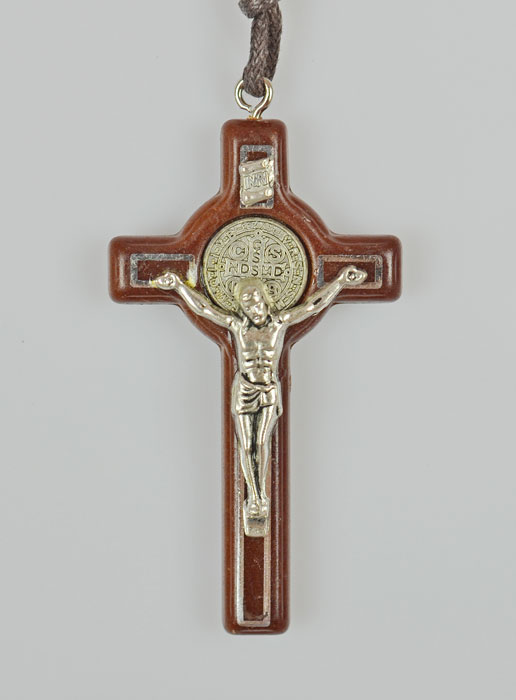 Pendentif Croix de Saint Benoit en Bois - 6cm (pic 2)