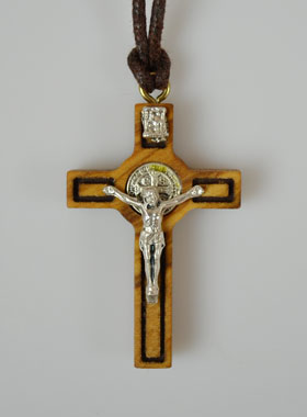 Pendentif Croix de Saint Benoit en Bois d'Olivier - 4,5cm (pic 1)