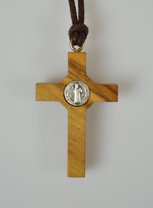Pendentif Croix de Saint Benoit en Bois d'Olivier - 4,5cm (pic 3)